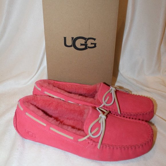 NIB UGG WOMEN'S DAKOTA TIE‎ CORAL SUEDE SHEARLING LINED SLIPPERS - Picture 1 of 7